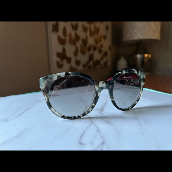 Authentic Tory Burch Sunnies (Great condition!) - Picture 10 of 15